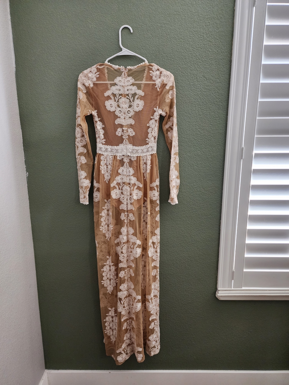 Long Sleeve Lace Overlay Maxi Dress in Beige and Ivory - Picture 4 of 8
